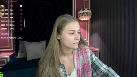 Snapshot of laura_pudd chatting on December 4, 10:46 am Laura online show from December 4, 10:46 am