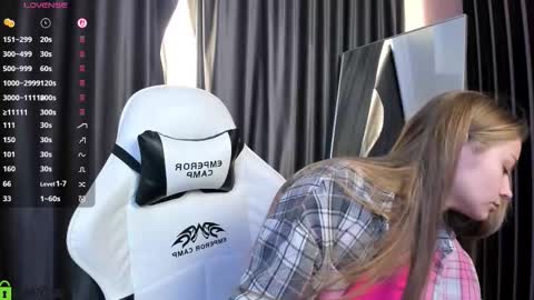 Laura online show from February 19, 1:51 pm