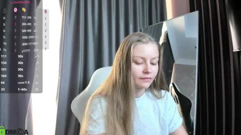 Laura online show from April 30, 2:01 pm