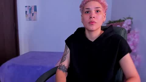 Laura Rose online show from December 17, 6:03 pm