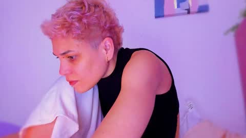 Laura Rose online show from December 21, 4:30 am