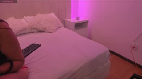 Laura online show from May 3, 11:49 am