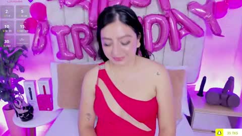Snapshot of laura_smith12 chatting on July 23, 7:01 pm Laura Smith online show from July 23, 7:01 pm