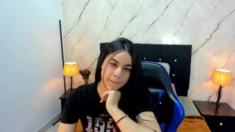Snapshot of laura_soe chatting on June 29, 7:25 pm LAURA SOE online show from June 29, 7:25 pm