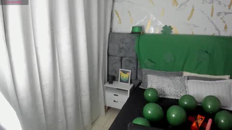 laura_velle online show from March 18, 3:42 am