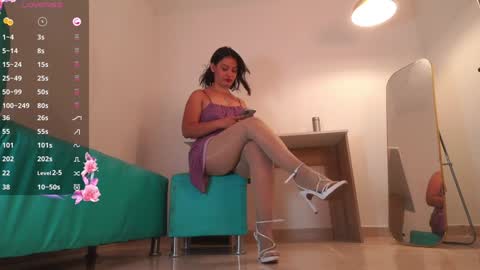 Snapshot of laura_zans_ chatting on January 28, 3:04 pm Laura Zans I am sensual goddes and i was born for loveworshipping and enjoyment. online show from January 28, 3:04 pm