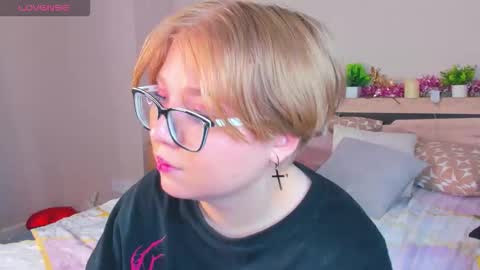 Laura online show from March 4, 7:36 am