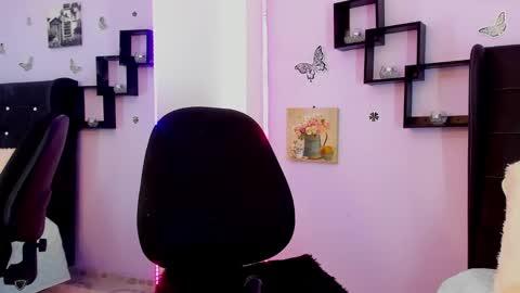 Laura Blue online show from December 18, 1:37 am