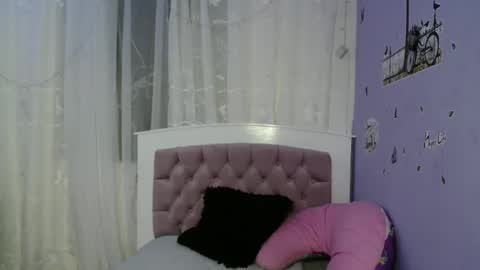 lauracb          online show from January 12, 8:25 am