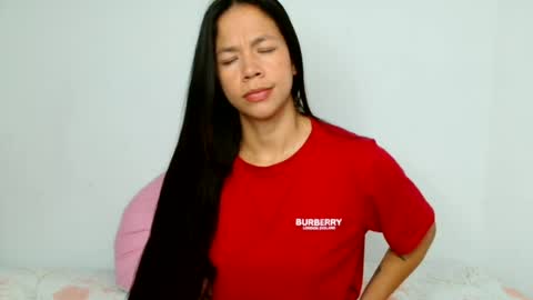 lauracb          online show from June 12, 3:00 pm