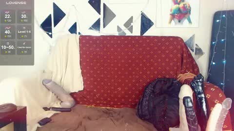 Snapshot of lauracrystall chatting on February 18, 3:43 pm LauraCrystall online show from February 18, 3:43 pm