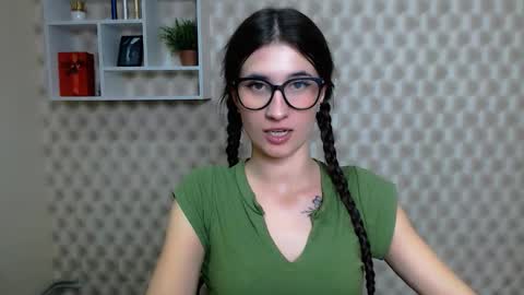 Snapshot of lauradre_ chatting on November 5, 11:43 am Laura online show from November 5, 11:43 am