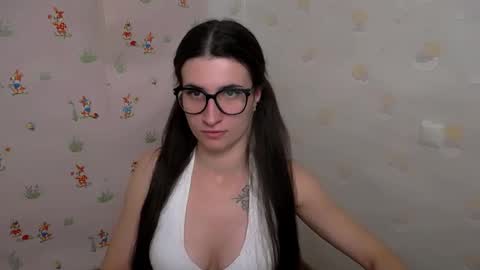 Snapshot of lauradre_ chatting on November 8, 11:32 am Laura online show from November 8, 11:32 am