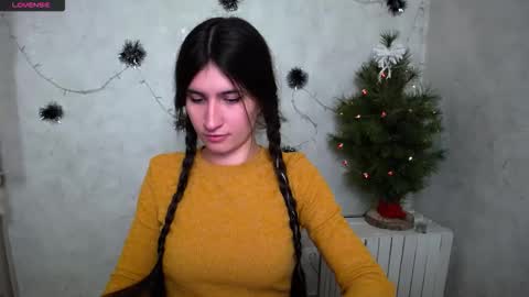 Snapshot of lauradre_ chatting on December 15, 11:03 am Laura online show from December 15, 11:03 am