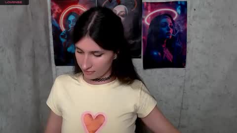 Snapshot of lauradre_ chatting on June 22, 5:59 am Laura online show from June 22, 5:59 am