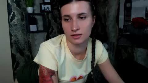 Snapshot of lauradre_ chatting on June 26, 5:56 am Laura online show from June 26, 5:56 am