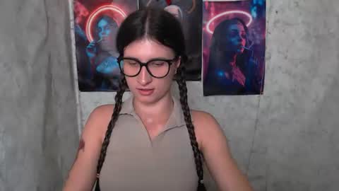 Snapshot of lauradre_ chatting on July 4, 7:36 am Laura online show from July 4, 7:36 am