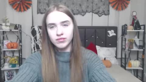 LauraHlot online show from November 4, 7:13 pm