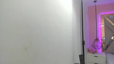 laura  online show from February 7, 6:11 pm