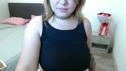 lauramagiclady online show from August 4, 8:17 am