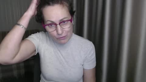 Lauraoven1 online show from January 13, 7:10 pm