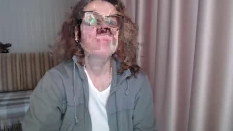 Lauraoven1 online show from February 5, 7:50 am