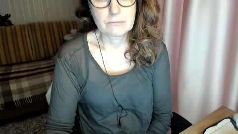 Lauraoven1 online show from February 3, 12:21 pm