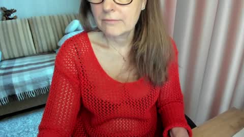 Lauraoven1 online show from March 7, 8:33 am