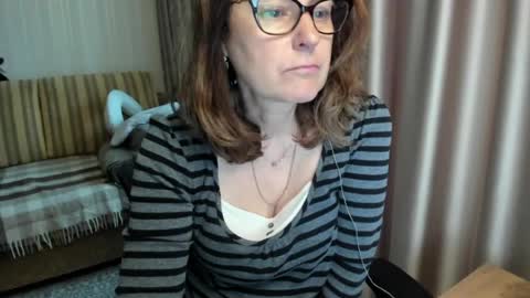Lauraoven1 online show from June 3, 5:18 pm