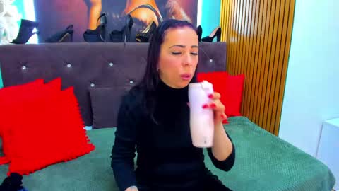 Laura online show from April 30, 3:24 am