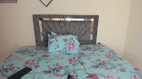 Snapshot of laurasofia01 chatting on November 27, 2:02 am laurasofia01 online show from November 27, 2:02 am