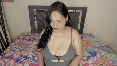 Snapshot of laurasofia01 chatting on April 24, 11:18 pm laurasofia01 online show from April 24, 11:18 pm