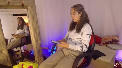 Laura Sofia online show from April 28, 11:10 pm