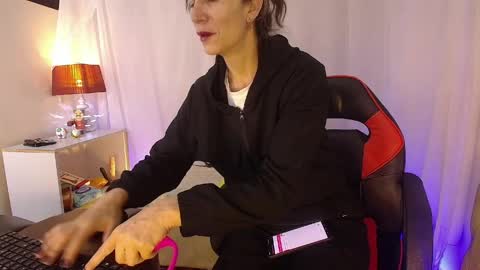 Snapshot of laurasofia45 chatting on May 4, 5:36 am Laura Sofia online show from May 4, 5:36 am