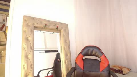Snapshot of laurasofia45 chatting on May 9, 3:34 am Laura Sofia online show from May 9, 3:34 am