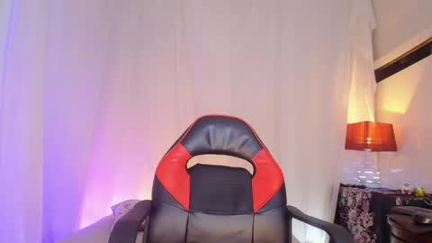 Snapshot of laurasofia45 chatting on June 6, 10:42 am Laura Sofia online show from June 6, 10:42 am