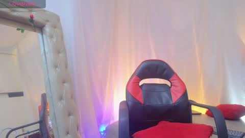 Laura Sofia online show from July 6, 3:14 am