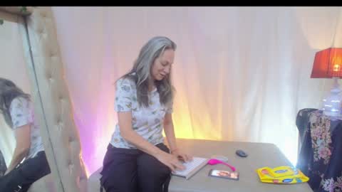 Laura Sofia online show from July 9, 2:15 am