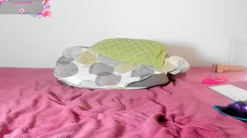 Laura Lara Sommer online show from February 11, 8:42 pm