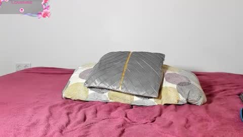 Laura Lara Sommer online show from October 7, 6:16 pm