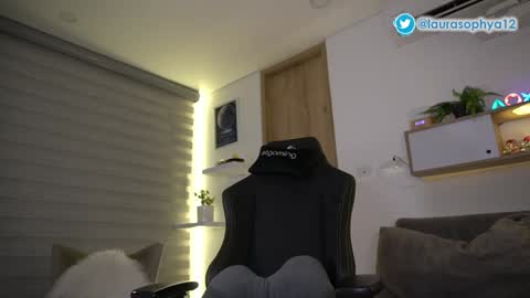 Laura online show from December 10, 3:30 am