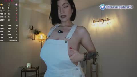 Laura online show from July 1, 9:14 pm