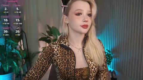  Laura  online show from September 17, 5:31 am