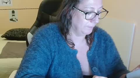 laureanne online show from December 4, 4:49 pm