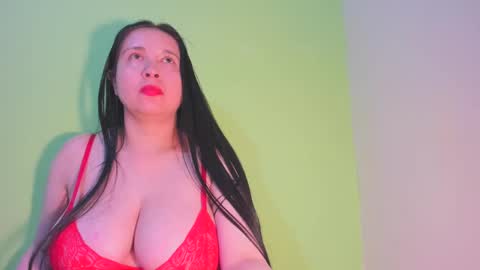 Snapshot of laureen777 chatting on February 1, 3:41 am laureen777 online show from February 1, 3:41 am