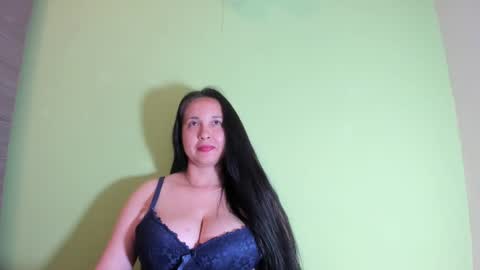 Snapshot of laureen777 chatting on March 11, 12:33 am laureen777 online show from March 11, 12:33 am