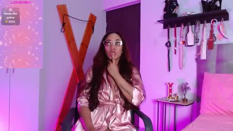 Snapshot of laureen_brown chatting on November 1, 8:00 pm Laura online show from November 1, 8:00 pm