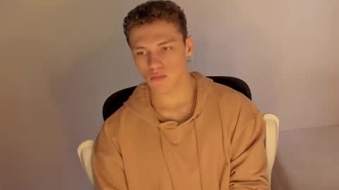 Laureent online show from February 10, 6:45 pm