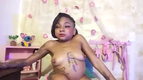 Snapshot of lauren_hills7069 chatting on January 18, 7:59 am Lauren online show from January 18, 7:59 am