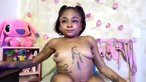 Snapshot of lauren_hills7069 chatting on January 23, 5:45 am Lauren online show from January 23, 5:45 am